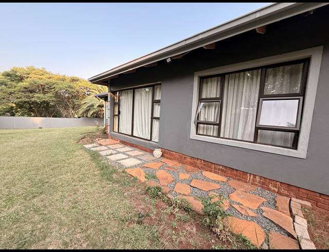 3 BEDROOM HOUSE FOR SALE IN SIGNAL HILL